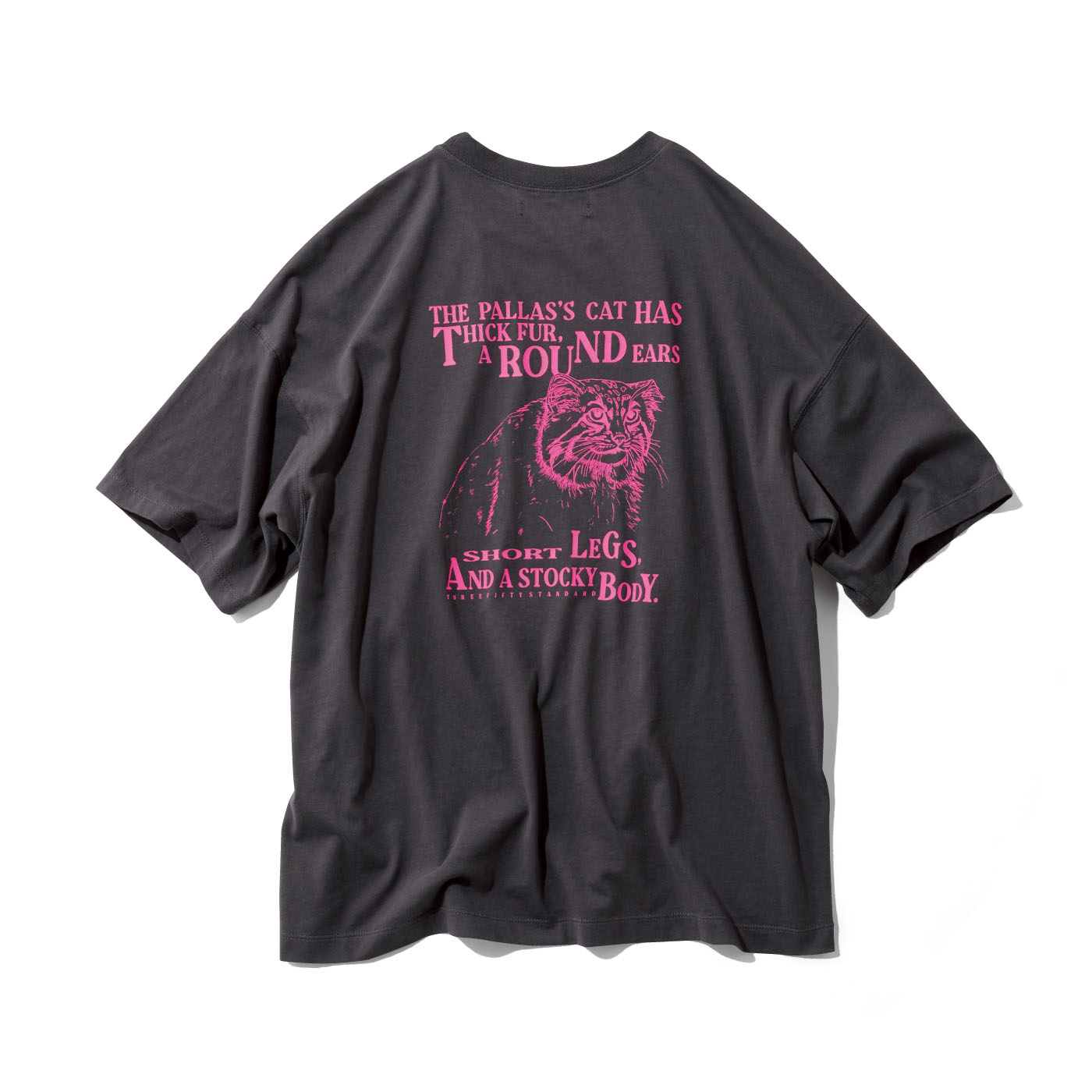 THREE FIFTY STANDARD|ボルネオの森応援 マヌルネコ Tシャツ〈チャコールグレー〉