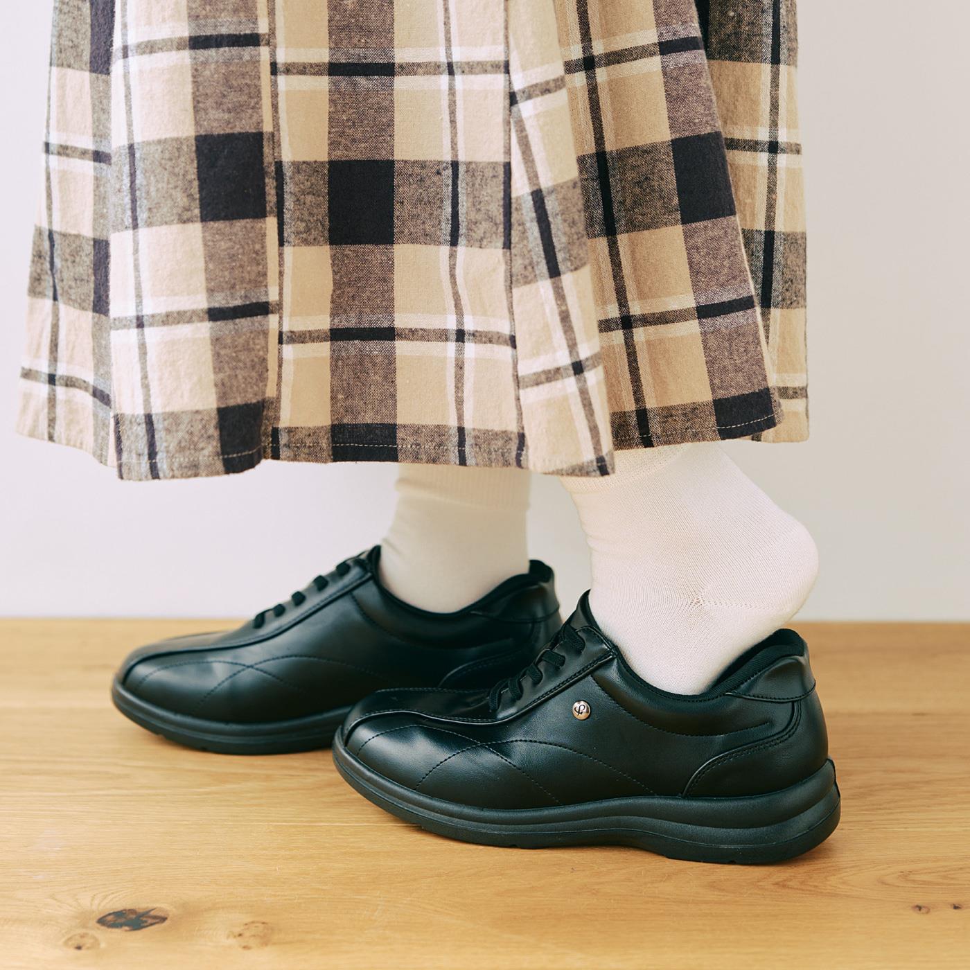 L'AMIPLUS|特殊形状かかとフェイクレザーシューズ〈ブラック〉